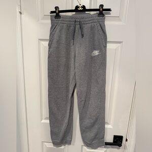 Nike Sweatpants Grey Kids Size XL Joggers Athletic Cuffed Lounge Pants Pockets